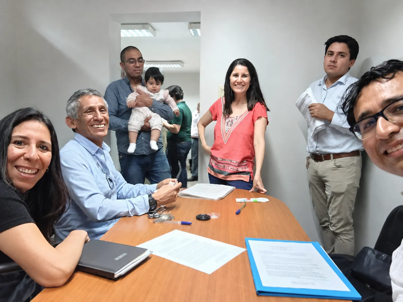 Equipo Gosén con clientes